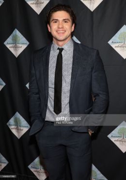 Уорден Уэйн