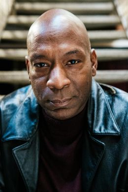 Эдриэн Робертс