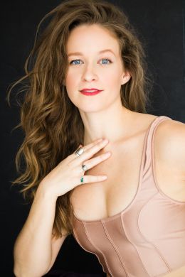 Элизабет Данн