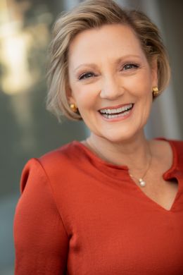 Лиза Трэйси