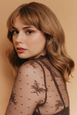 Изабель Эллис