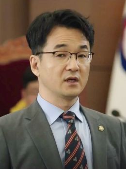 Kim Seong-Yong