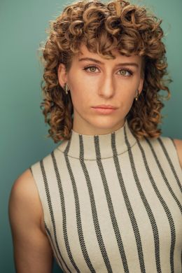 Хэйли Холмс