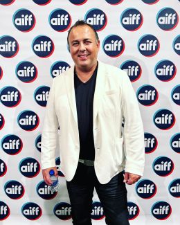 Джон МакНил