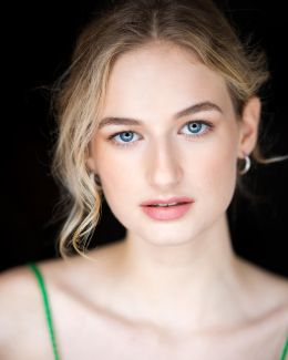 Маккензи Кертис