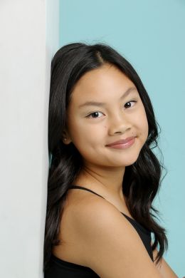 Микайла Конг