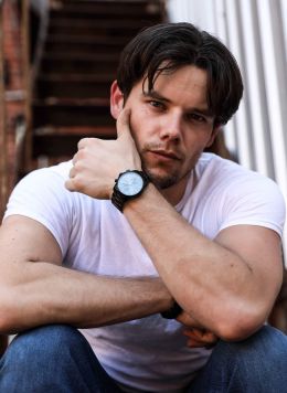 Итан Миллард