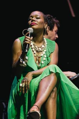 Чайна Моузес