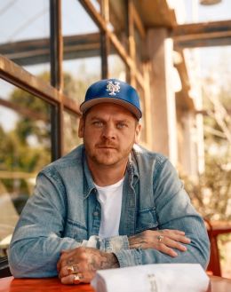 Поли Джеймс