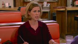 Эйприл Холл