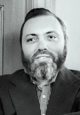 Лайл Стюарт