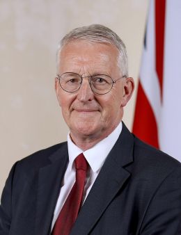 Хилари Бенн