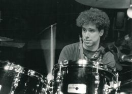 Микки Карри