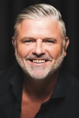 Доминик Пакет