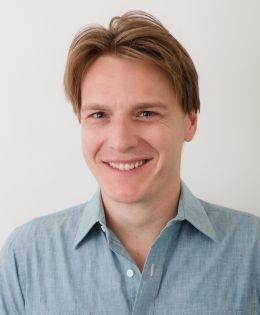 Кристиан Холл