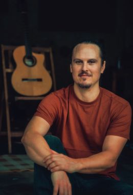 Лукас Бэккер