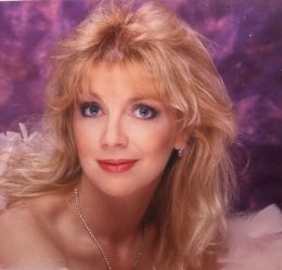 Джина Огэст