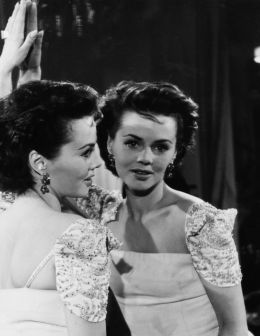 Вера Мольнар