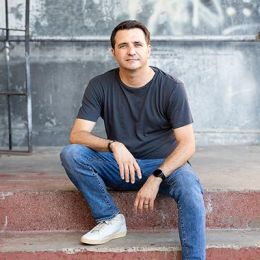 Тоби Сантос