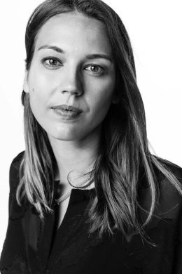 Николь Эманюэль