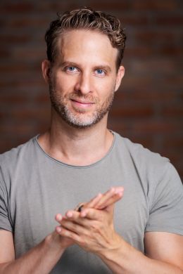 Джонатан Лев