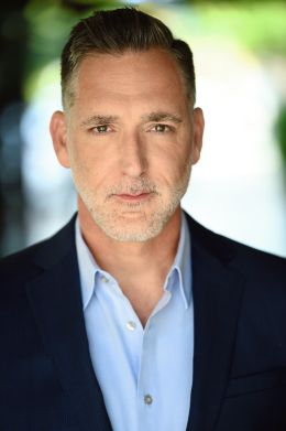 Лиам Торрес