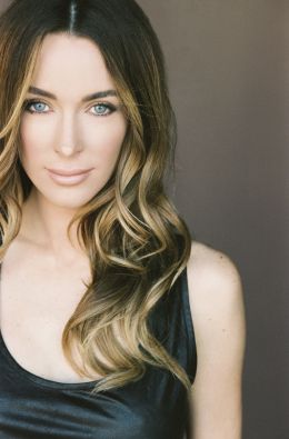 Кортни Сиксс