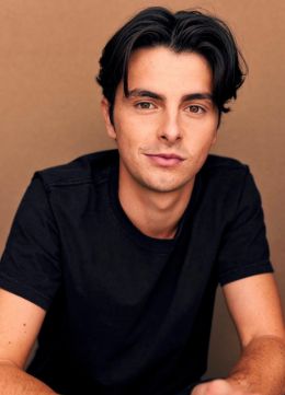 Дилан Дуглас