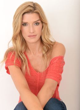 Камилла Клиз