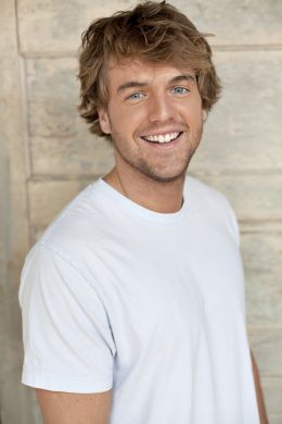 Эллиотт Армстронг