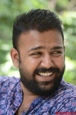 Тхарун Бхаскер Дхассим