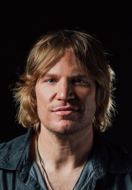 Дэн МакГиннесс