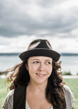 Дениз Джонс