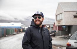 Эндрю Холмс