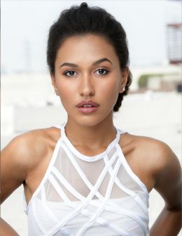 Самира Менаш