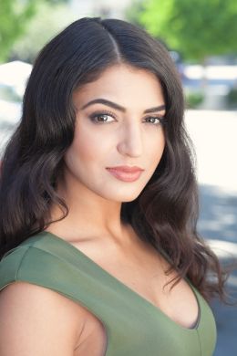 Жаклин Юнез