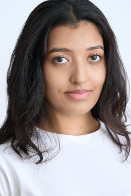 Иман  Ахтар