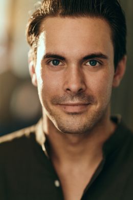 Джонни Трэверс