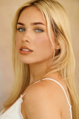 Chloë Marie Rhoades