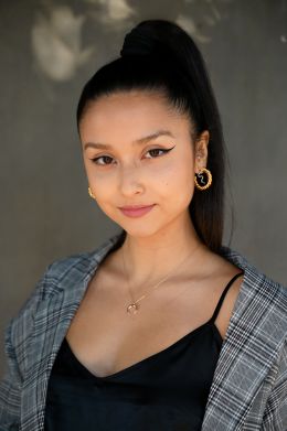 Лора Овертон