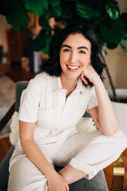 Уитни Адамс