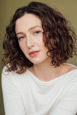 Элизабет Адамс