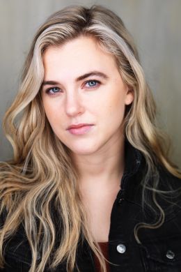 Мэдди Смолл