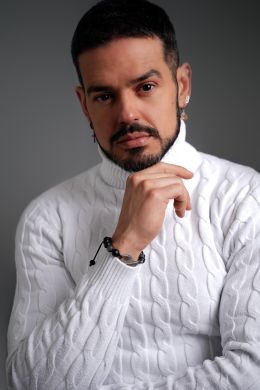 Ache Hernandez