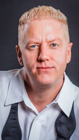 Нил Букер