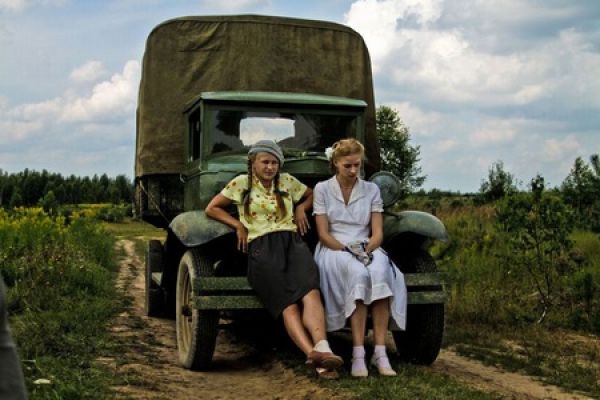 Народного кино совсем не осталось…: интервью с Юлией Пересильд