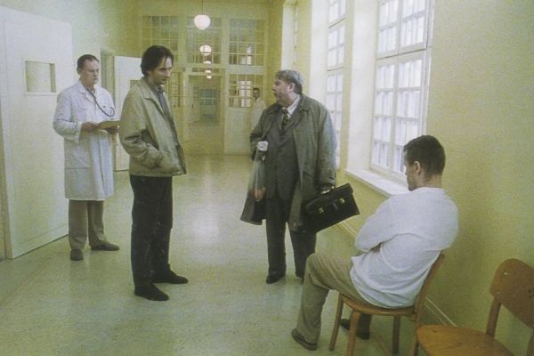 Песни поются: обзор фильма «Песни со второго этажа» Роя Андерссона