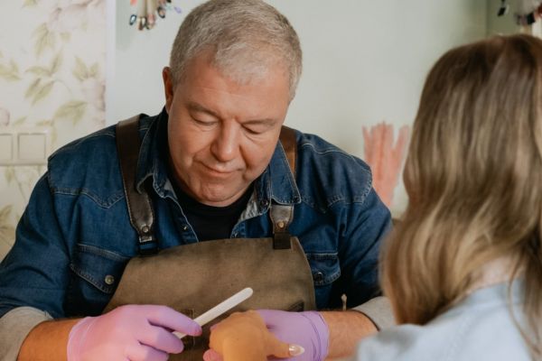 <p>&laquo;Мистер Ноготь&raquo; с Александром Робаком обзавёлся датой релиза</p>
