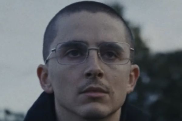 Тимоти Шаламе побрился налысо