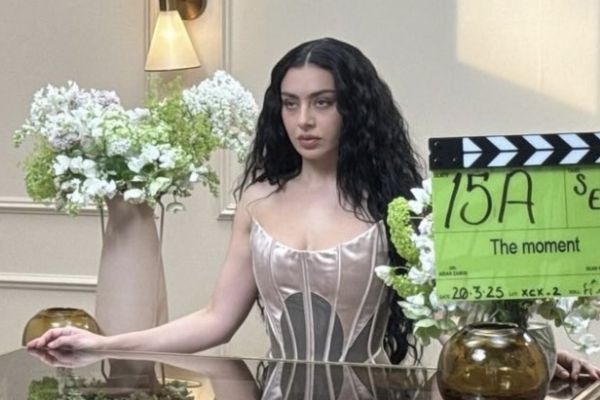 Стал доступен тизер фильма «Момент» с Charli xcx